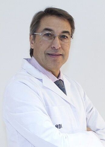 Doctor dermatologist Agus Lahera León