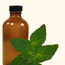 Oil with natural ingredients for the treatment of athlete's foot